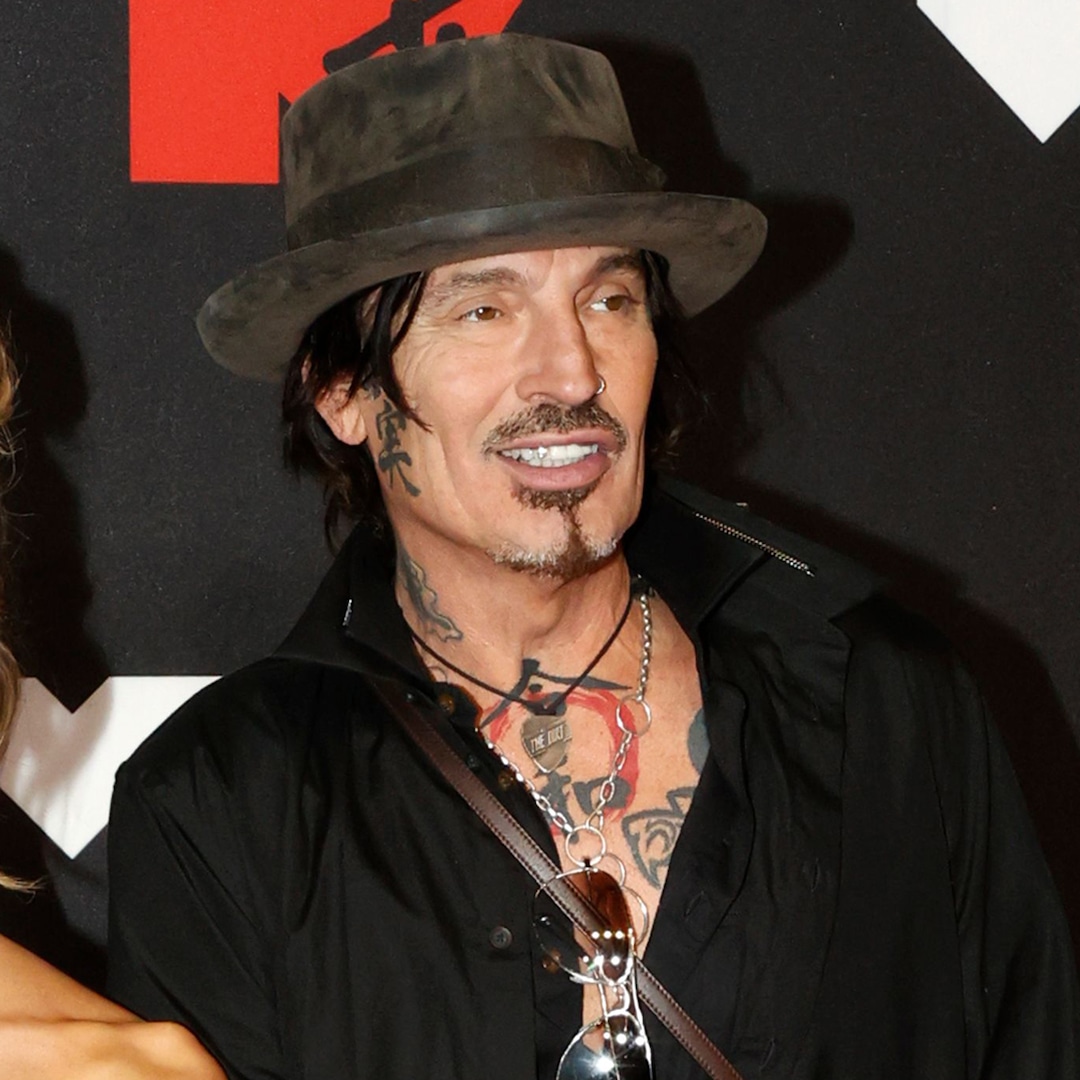 Tommy Lee joins fans only after that NSFW photo incident